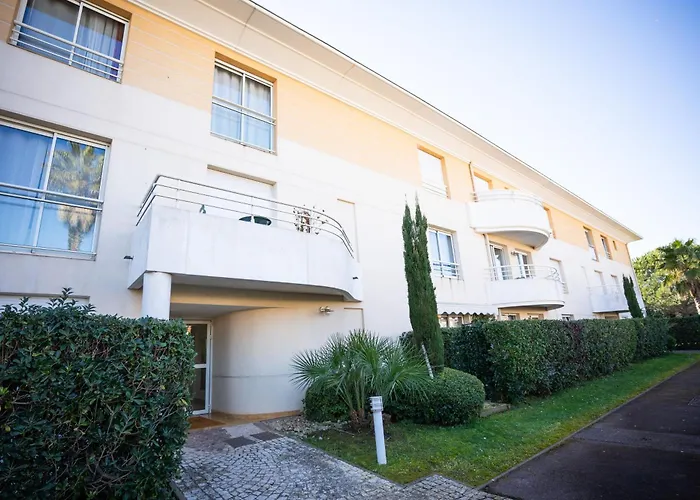 Proche Thalazur Et Plages, Parking Prive, Piscine 昂蒂布